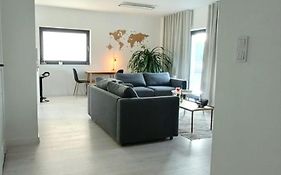 17 DOM duży parking , Mandoria , PTAK , 2 Sypialnie lub 1 sypialnia, taras , Autostrada A1, Kalinowskiego 17E WIFI